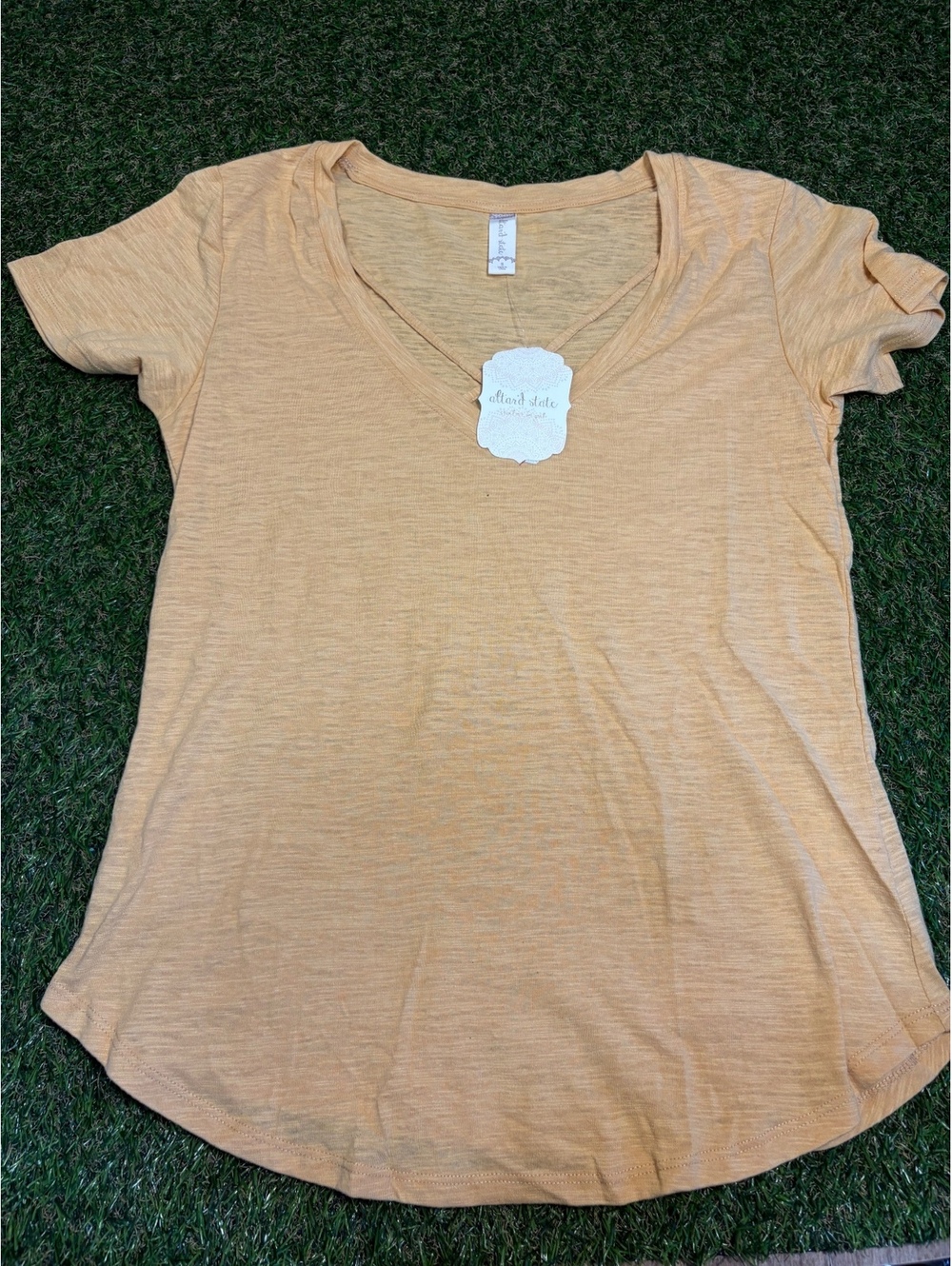 Altar'd State Women's Peach V-Neck Short Sleeve T-Shirt Size
